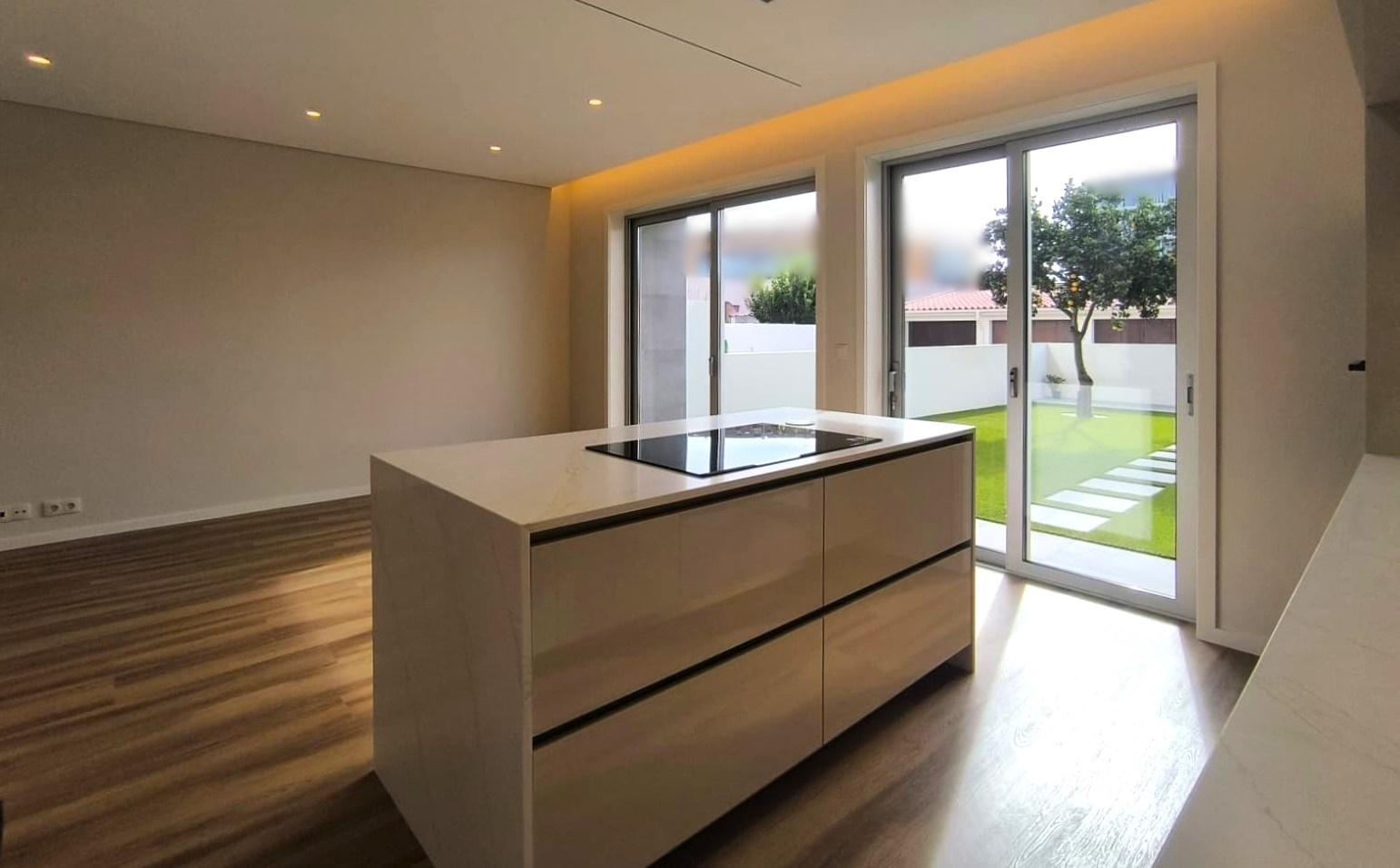 T2+1 Totalmente Remodelado c/ Jardim no Centro da Póvoa de Varzim