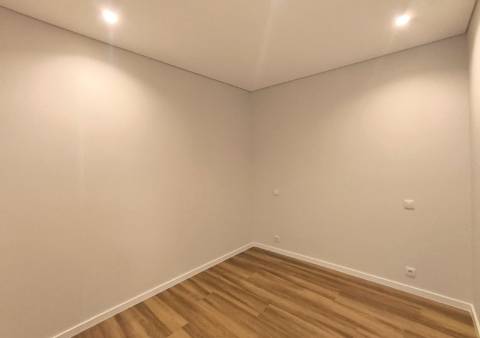 T2+1 Totalmente Remodelado c/ Jardim no Centro da Póvoa de Varzim