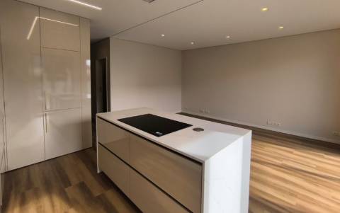 T2+1 Totalmente Remodelado c/ Jardim no Centro da Póvoa de Varzim