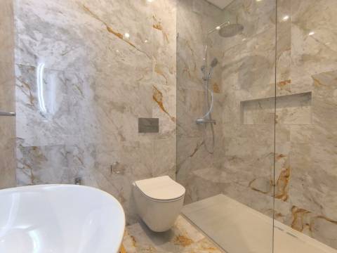 T2+1 Totalmente Remodelado c/ Jardim no Centro da Póvoa de Varzim