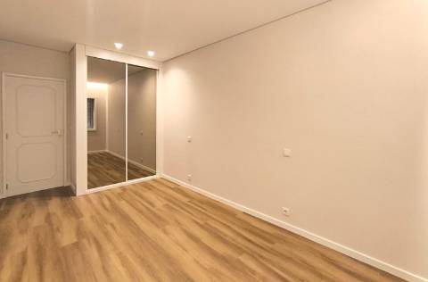 T2+1 Totalmente Remodelado c/ Jardim no Centro da Póvoa de Varzim