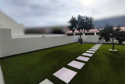 T2+1 Totalmente Remodelado c/ Jardim no Centro da Póvoa de Varzim