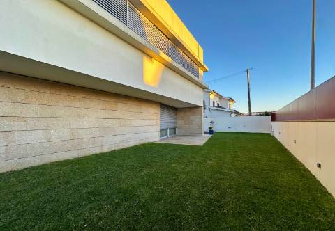 Moradia T4 com Piscina em Esposende