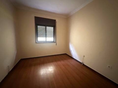 Prédio em 2ª Linha de Mar em Vila do Aver-O-Mar na Póvoa de Varzim