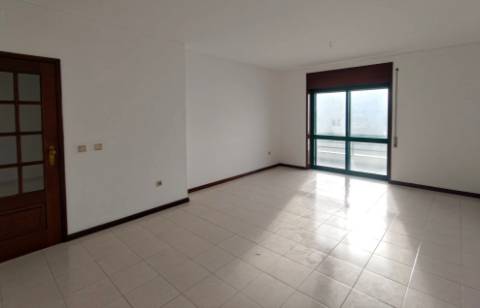 T2+1 para Arrendamento Anual na 1ª Linha de Mar da Póvoa de Varzim