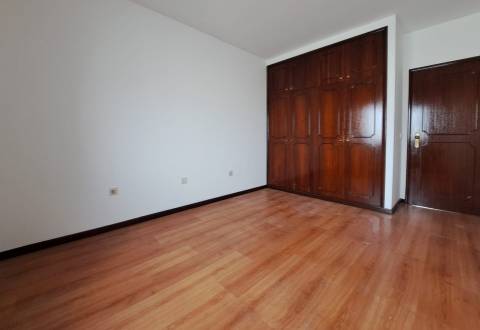 T2+1 para Arrendamento Anual na 1ª Linha de Mar da Póvoa de Varzim