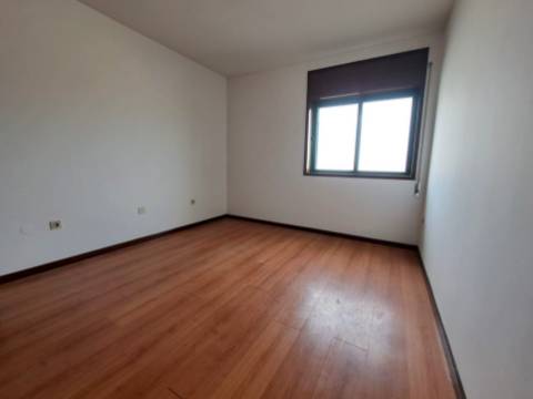 T2+1 para Arrendamento Anual na 1ª Linha de Mar da Póvoa de Varzim