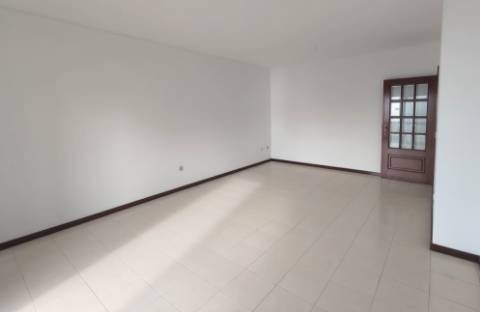 T2+1 para Arrendamento Anual na 1ª Linha de Mar da Póvoa de Varzim