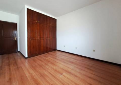 T2+1 para Arrendamento Anual na 1ª Linha de Mar da Póvoa de Varzim