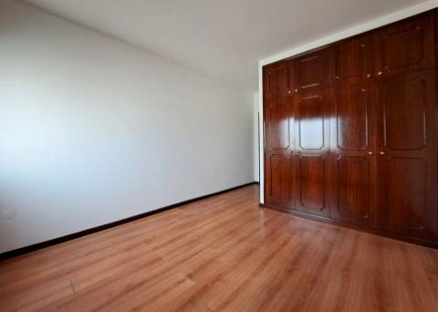 T2+1 para Arrendamento Anual na 1ª Linha de Mar da Póvoa de Varzim