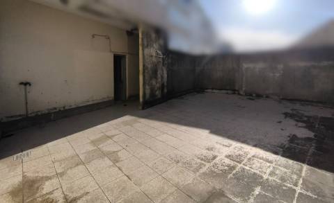 Loja com 90 m2 + 45 m2 de terraço em Vila do Conde