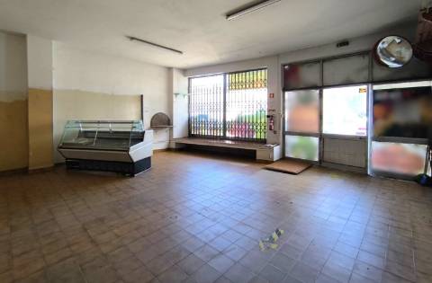 Loja com 90 m2 + 45 m2 de terraço em Vila do Conde