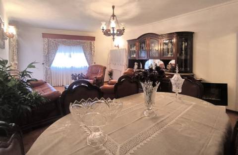 Apartamento T2 em prédio na 1ª Linha de Mar