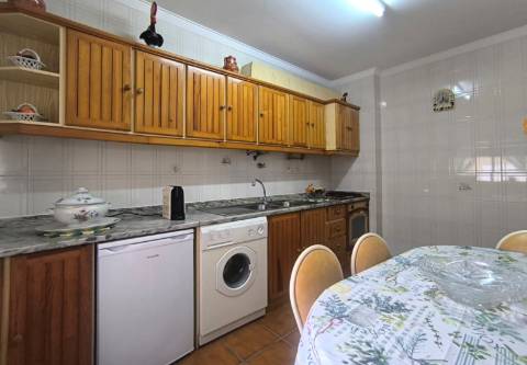 Apartamento T2 em prédio na 1ª Linha de Mar