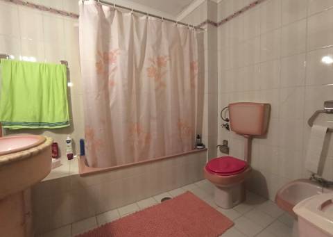 Apartamento T2 em prédio na 1ª Linha de Mar