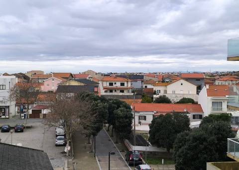 Apartamento T2 em prédio na 1ª Linha de Mar