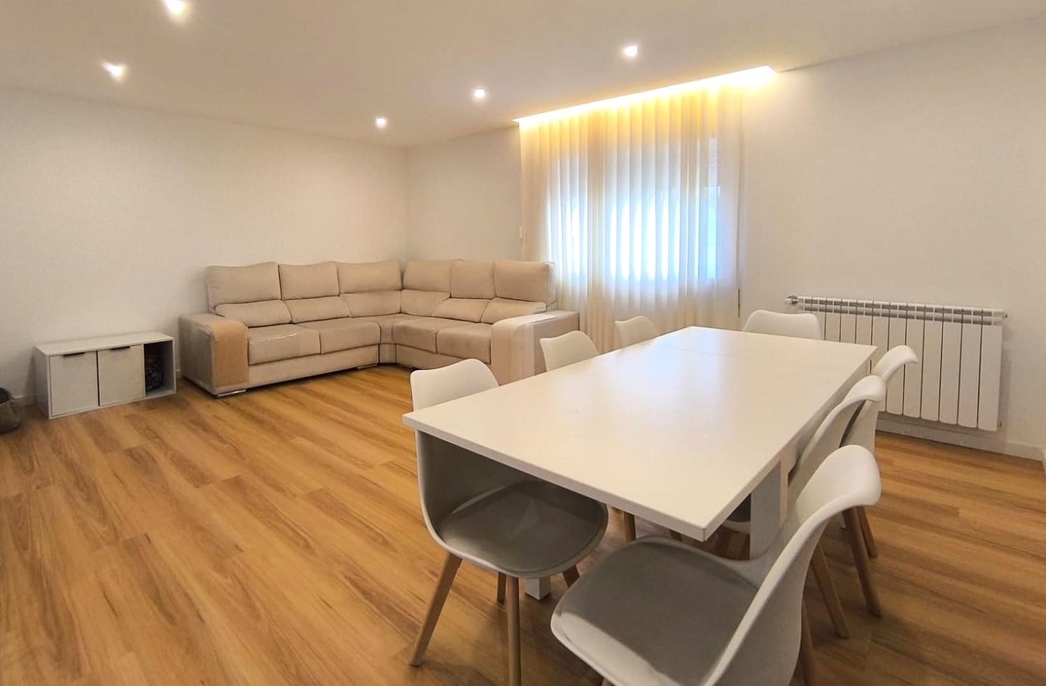 Apartamento T4 com Terraço na Póvoa de Varzim
