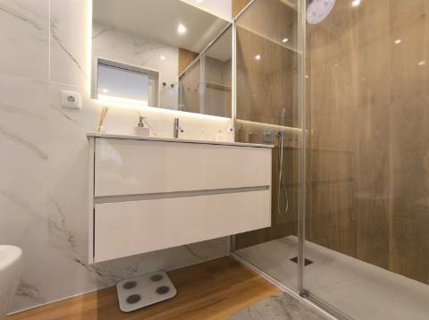 Apartamento T4 com Terraço na Póvoa de Varzim
