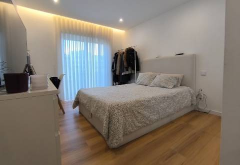 Apartamento T4 com Terraço na Póvoa de Varzim
