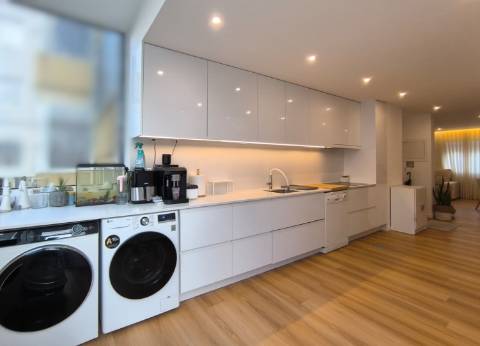 Apartamento T4 com Terraço na Póvoa de Varzim
