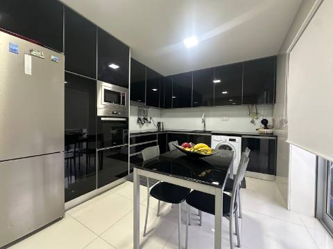 T2 Duplex com Terraço e Vistas de Mar em Caxinas Vila do Conde
