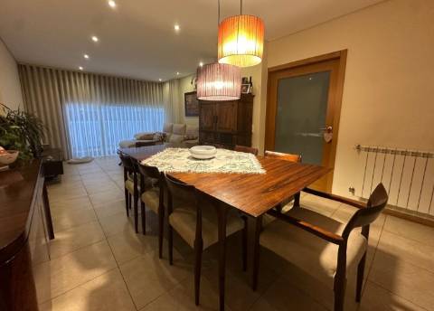 Moradia T3 em Condomínio Fechado c/ Piscina, Póvoa de Varzim