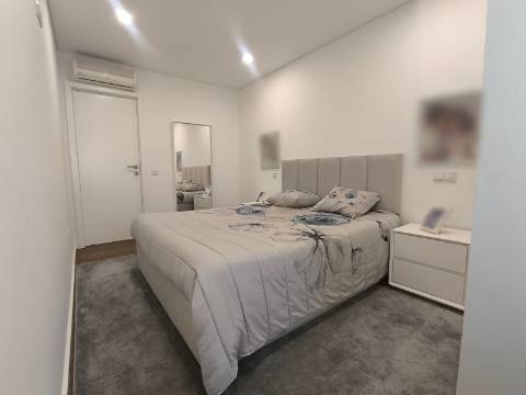 Apartamento T2 com Terraço e Vistas de Mar nas Caxinas