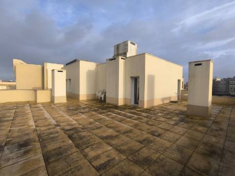 Apartamento T2 com Terraço e Vistas de Mar nas Caxinas