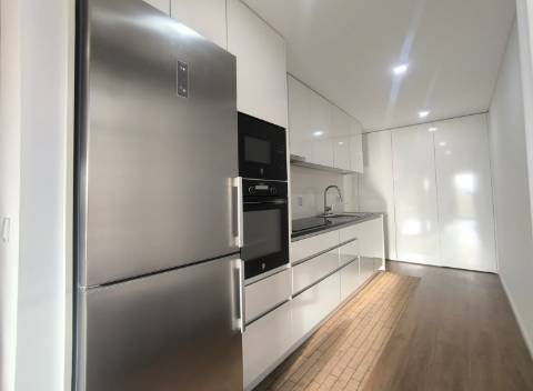 Apartamento T2 com Terraço e Vistas de Mar nas Caxinas