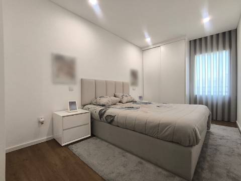 Apartamento T2 com Terraço e Vistas de Mar nas Caxinas