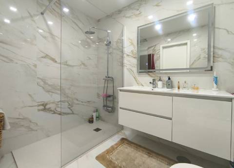 Apartamento T2 com Terraço e Vistas de Mar nas Caxinas