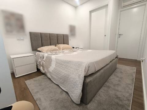 Apartamento T2 com Terraço e Vistas de Mar nas Caxinas