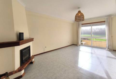 T2 + 1 para Arrendamento Anual em Gião