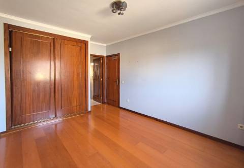 T2 + 1 para Arrendamento Anual em Gião