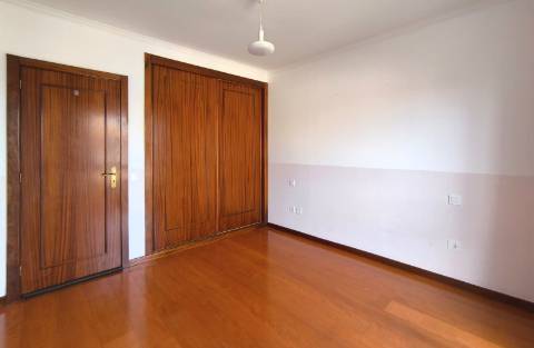 T2 + 1 para Arrendamento Anual em Gião