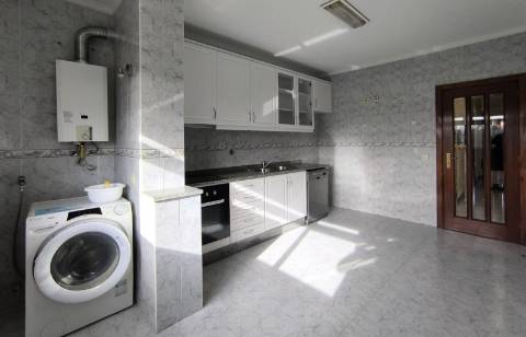 T2 + 1 para Arrendamento Anual em Gião