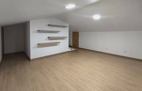 T2 + 1 para Arrendamento Anual em Gião