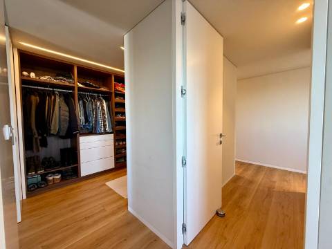 T3 como Novo c/ 170m2 Junto ao Centro da Póvoa de Varzim