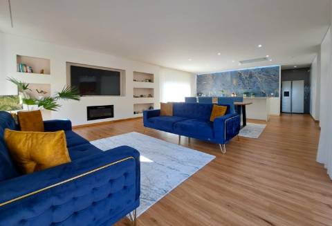 Moradia T4 de Luxo em Terroso na Póvoa de Varzim