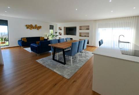 Moradia T4 de Luxo em Terroso na Póvoa de Varzim