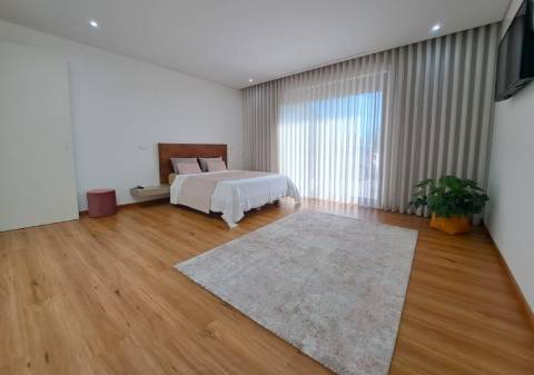 Moradia T4 de Luxo em Terroso na Póvoa de Varzim