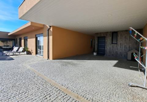 Moradia T4 de Luxo em Terroso na Póvoa de Varzim
