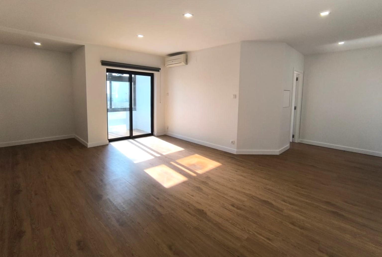 T1 Remodelado com Vistas de Mar na Póvoa de Varzim