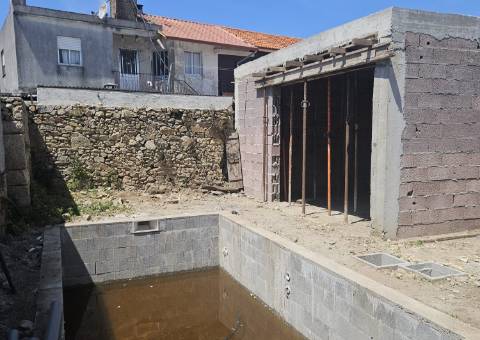 Moradia T3 com Piscina em Construção