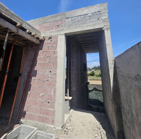 Moradia T3 com Piscina em Construção