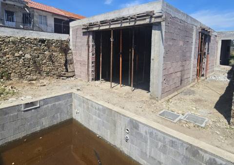 Moradia T3 com Piscina em Construção
