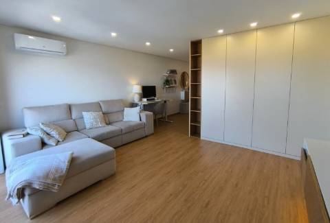 T2 Duplex com Terraço em 1ª Linha de Mar em Vila do Conde
