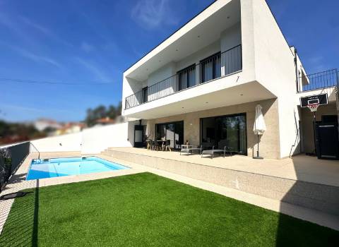 Moradia T5 de Luxo com Piscina em Touguinhó Vila do Conde