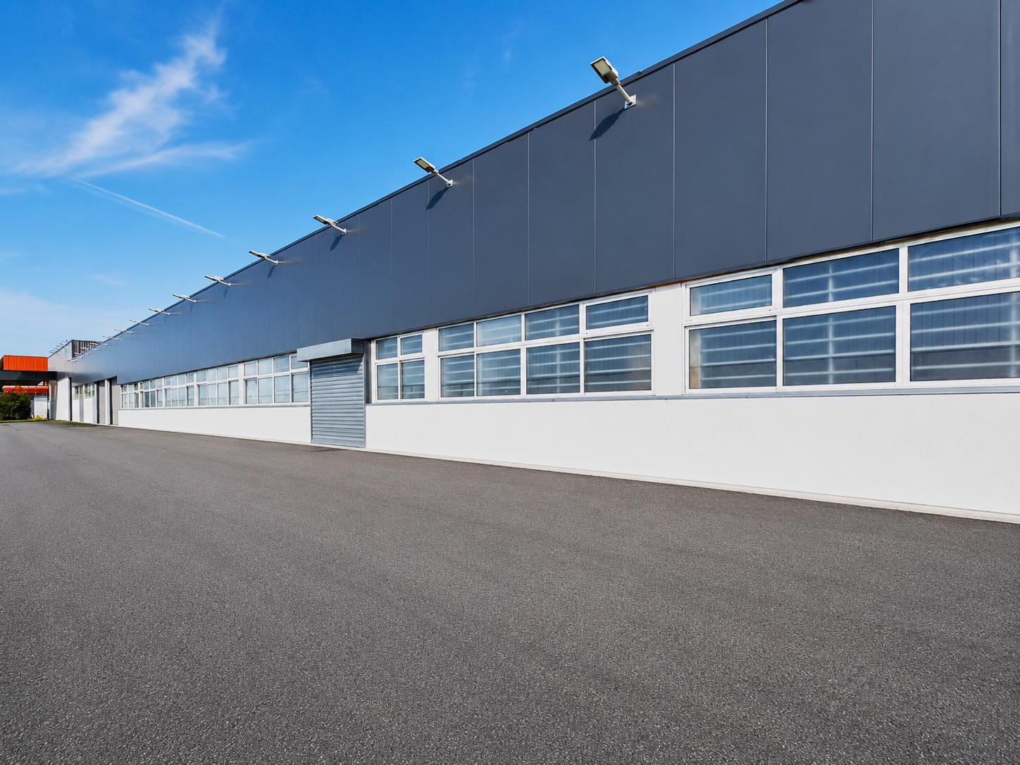 Armazém Industrial com 1.900 m² para Arrendamento em Fajozes