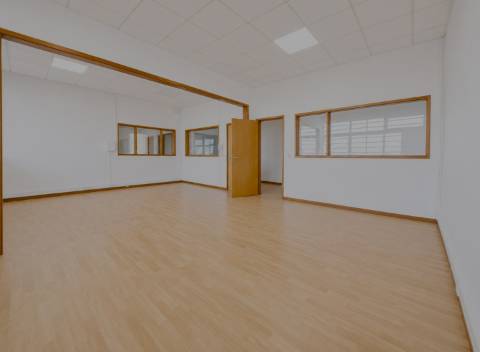 Armazém Industrial com 1.900 m² para Arrendamento em Fajozes